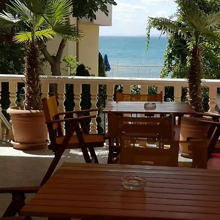 Pensión Amadeus Nesebar